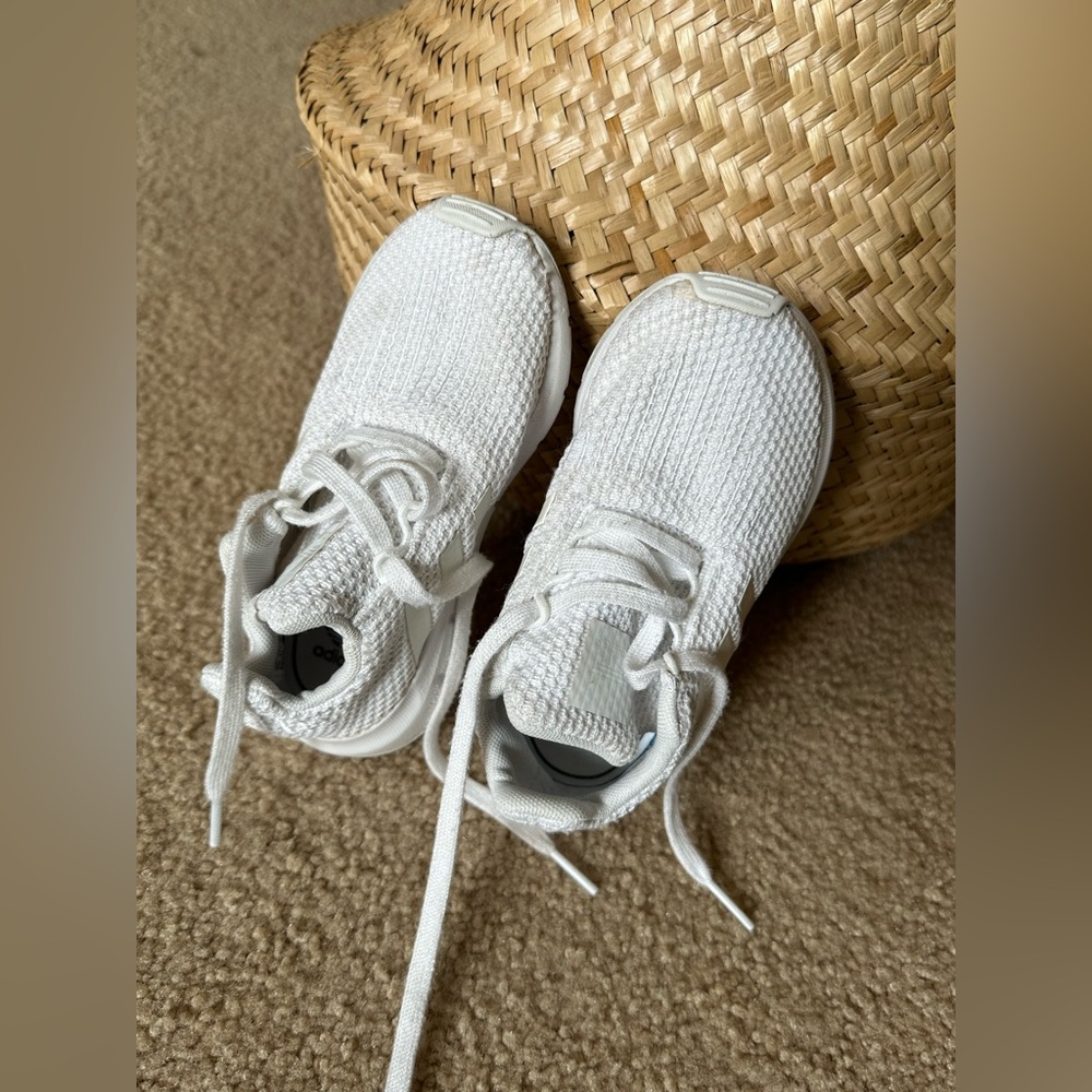 Adidas sneakers 10k